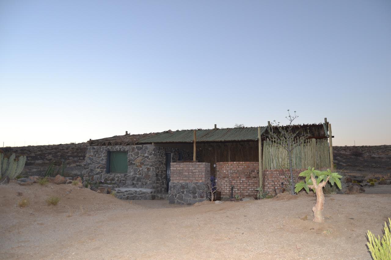 Daureb Isib Campsite And B&B Uis Buitenkant foto